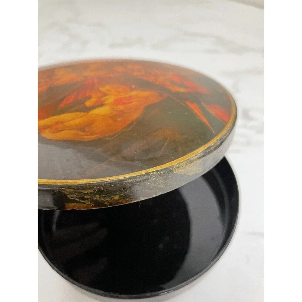 Madonna Mother Mary Round Lidded Lacquer Trinket‎ Dresser Box